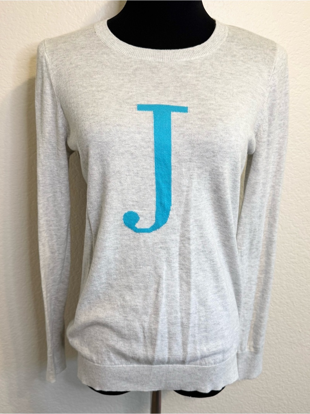 Old Navy Lightweight Light Gray Sweater with Teal J - M